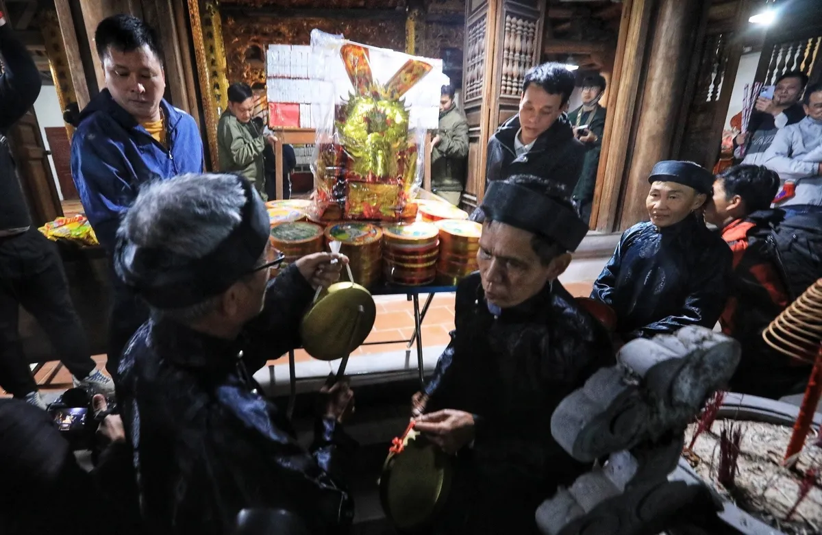 Hà Nội: Độc đáo lễ hội xin lửa đầu năm - Ảnh 2.