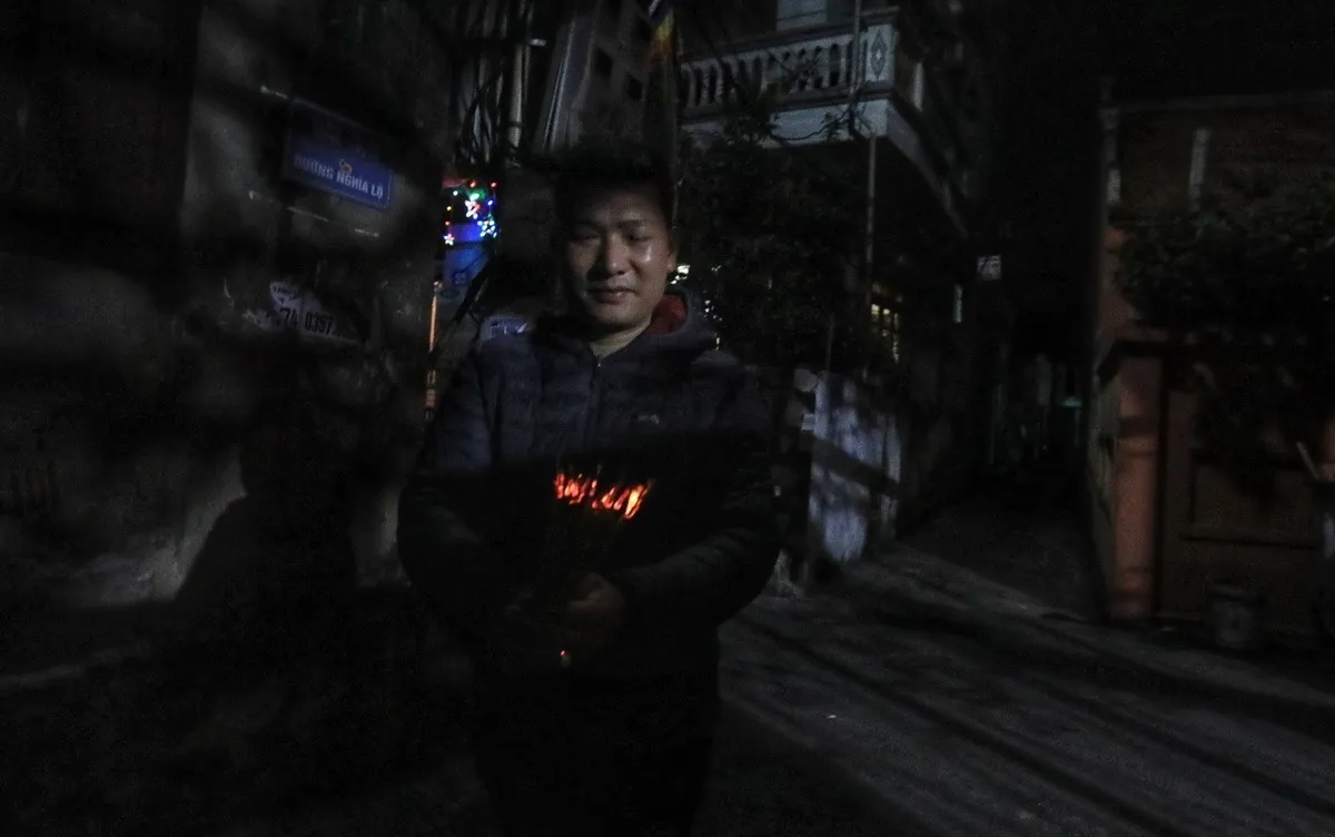 Hà Nội: Độc đáo lễ hội xin lửa đầu năm - Ảnh 10.
