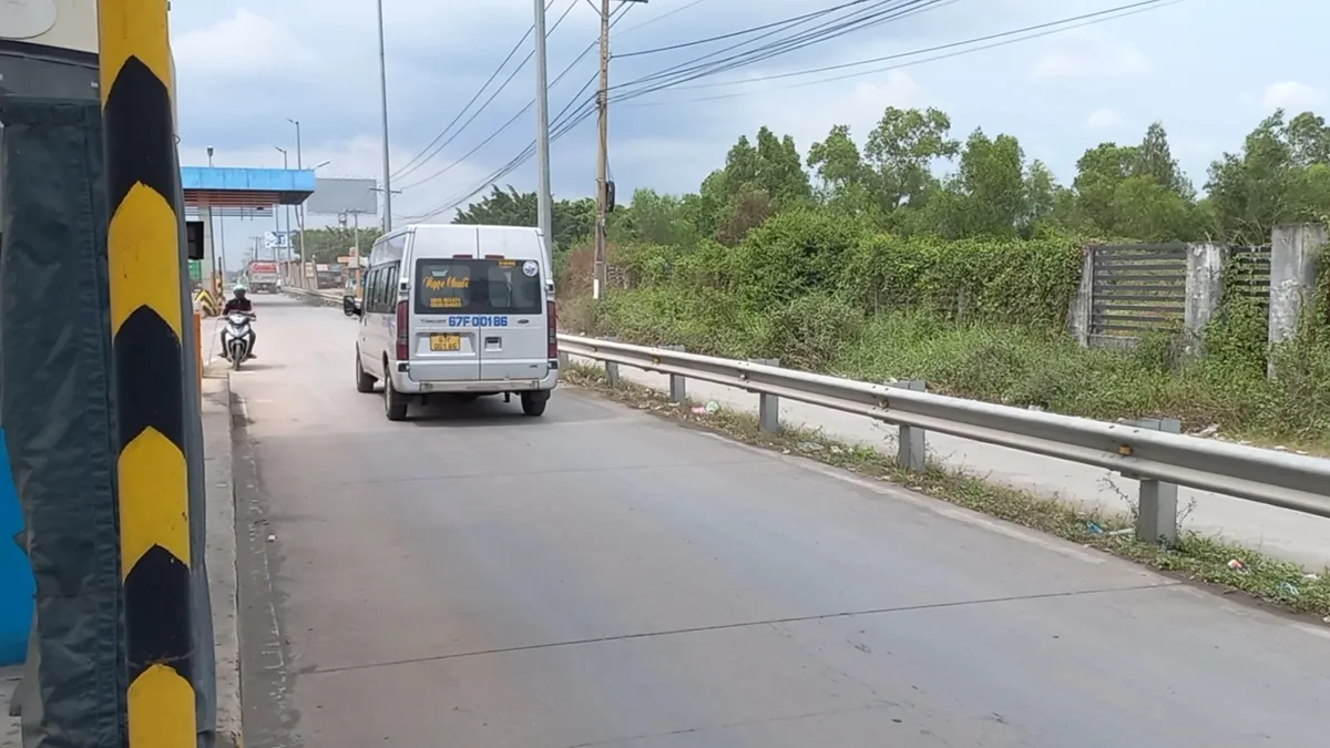 Bất chấp biển cấm, hàng loạt xe máy vẫn đi vào cao tốc TP Hồ Chí Minh - Trung Lương - Ảnh 5.