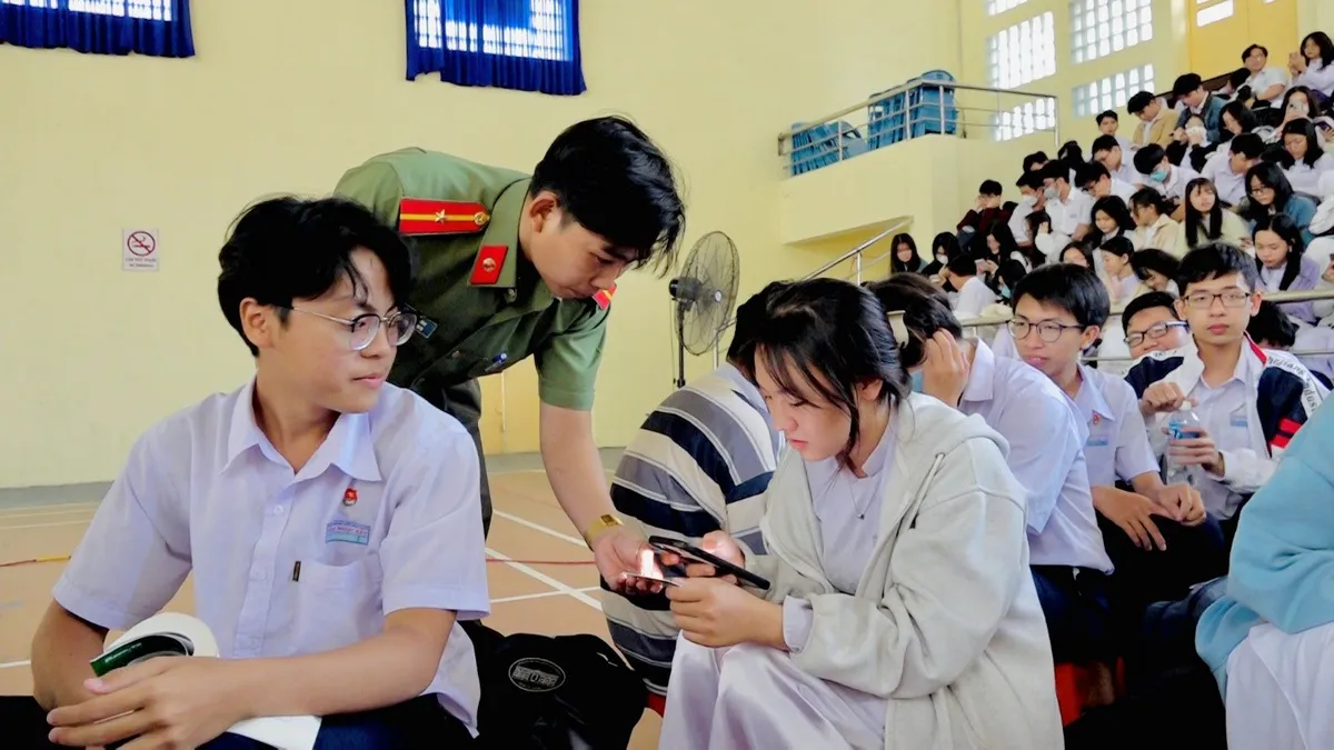 An Giang đẩy mạnh tuyên truyền sử dụng ứng dụng định danh điện tử - Ảnh 1.