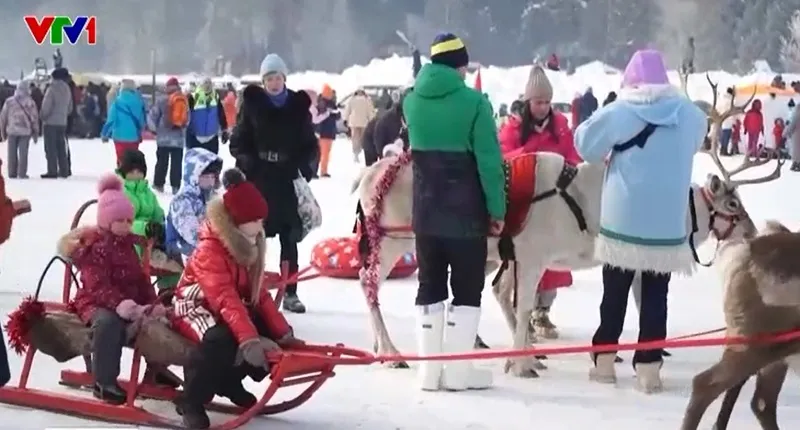 Th&uacute; vị 2.000 người tranh t&agrave;i x&acirc;y nh&agrave; tuyết tại Nga - Ảnh 1.