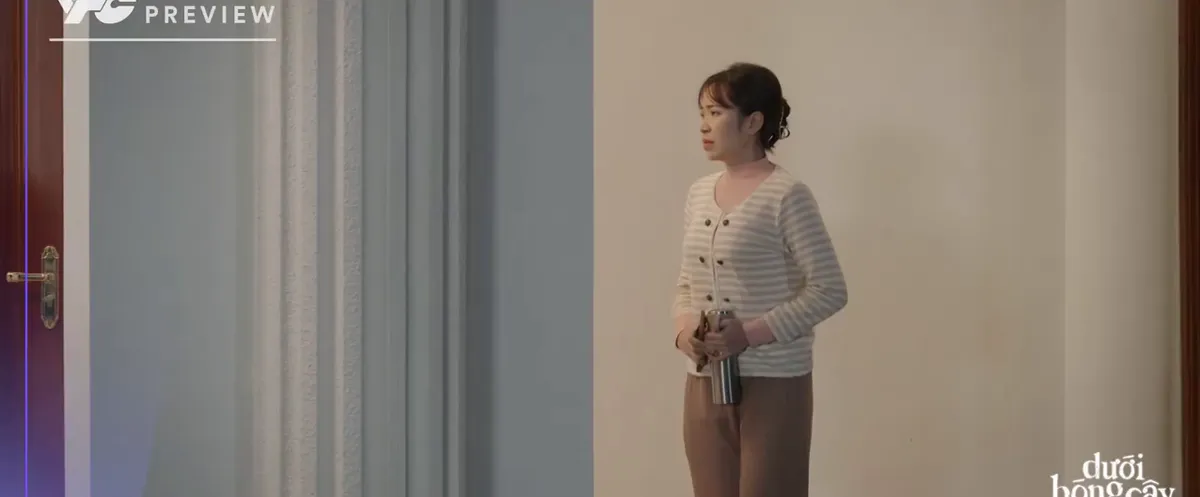 Dưới b&oacute;ng c&acirc;y hạnh ph&uacute;c - Tập 23: Bắt gặp chồng mua tr&agrave; sữa cho g&aacute;i trẻ, Son xử tr&iacute; kh&ocirc;n kh&eacute;o - Ảnh 1.