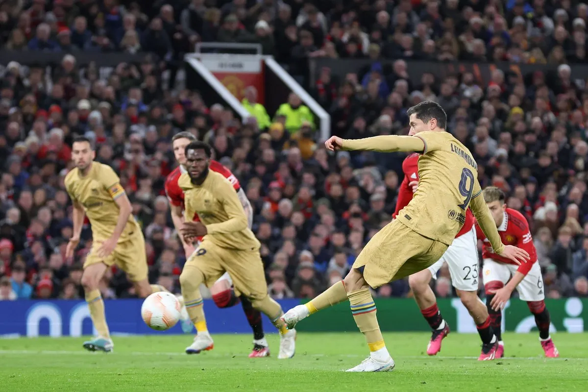 Đánh bại Barcelona, Man Utd vào vòng 1/8 Europa League - Ảnh 2. Đánh bại Barcelona, Man Utd vào vòng 1/8 Europa League - Ảnh 2.
