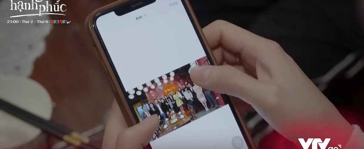 Dưới b&oacute;ng c&acirc;y hạnh ph&uacute;c - Tập 24: B&eacute; tr&agrave; sữa lại k&egrave; k&egrave; b&ecirc;n chồng Son - Ảnh 4.