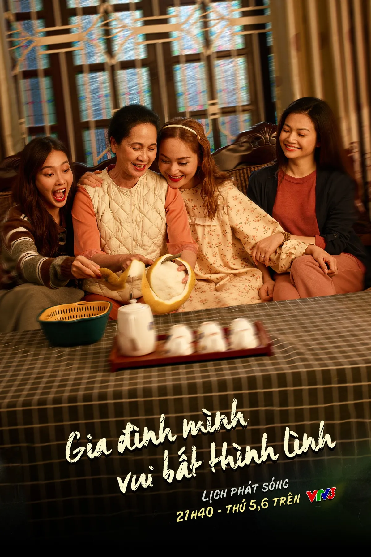 Loạt poster thú vị của Gia đình mình vui bất thình lình - Ảnh 2.