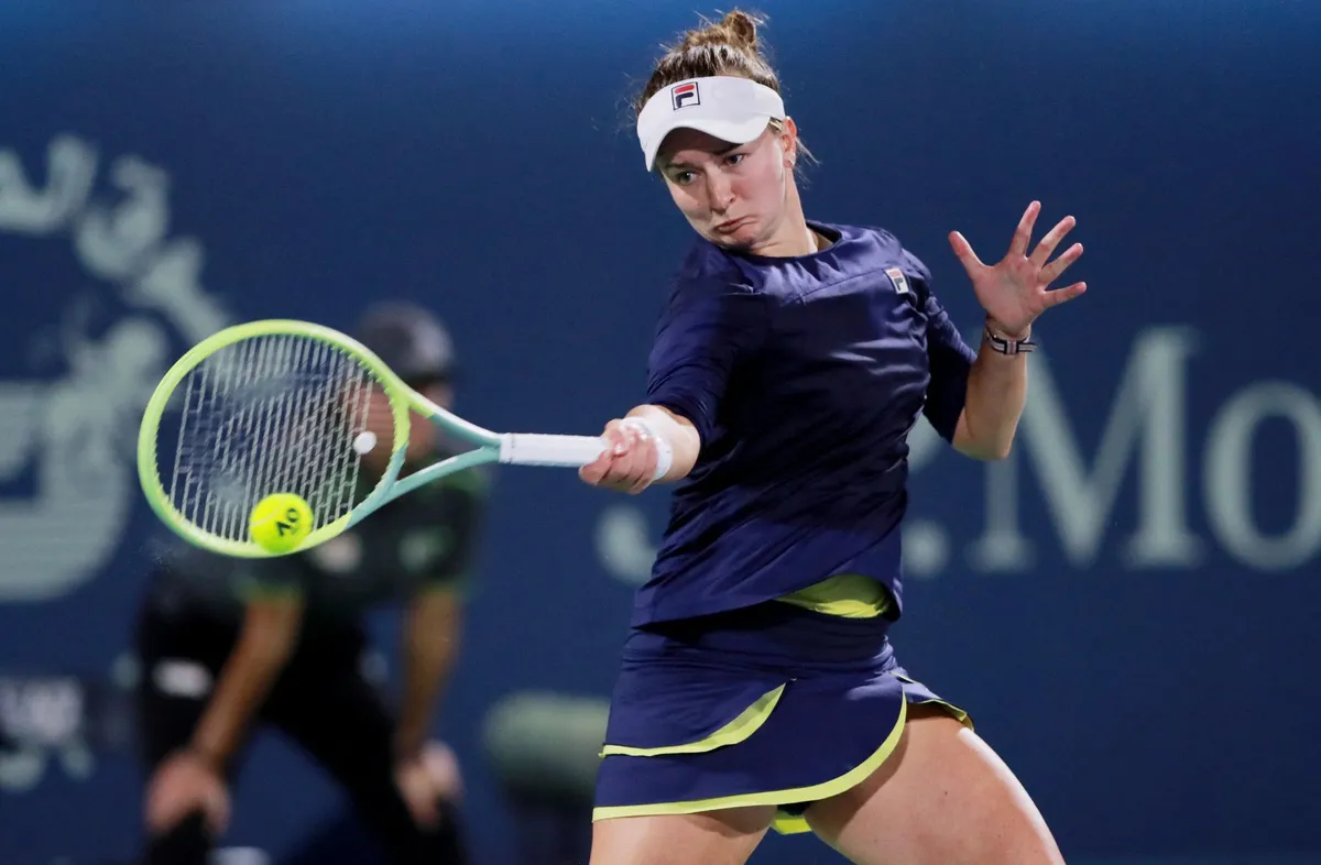 Vượt qua Swiatek, Krejcikova giành chức vô địch Dubai Championship - Ảnh 1. Vượt qua Swiatek, Krejcikova giành chức vô địch Dubai Championship - Ảnh 1.