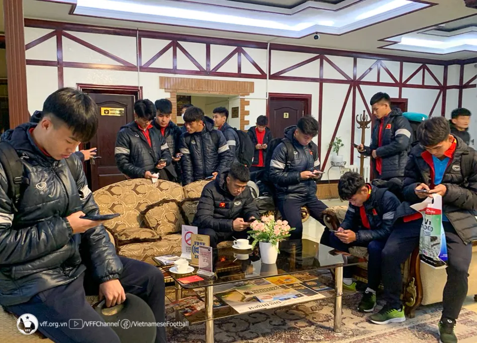 ĐT U20 Việt Nam đã đến Uzbekistan, sẵn sàng bước vào đấu trường châu lục - Ảnh 3. ĐT U20 Việt Nam đã đến Uzbekistan, sẵn sàng bước vào đấu trường châu lục - Ảnh 3.
