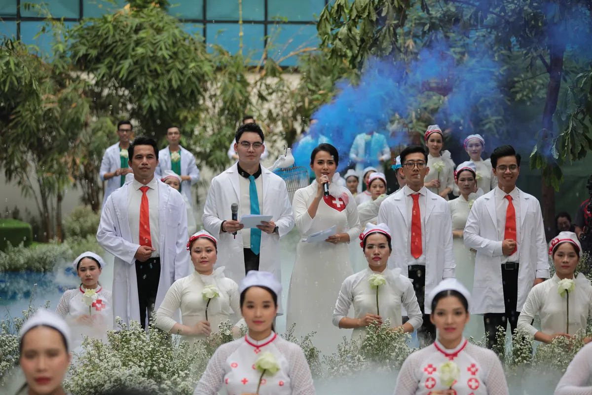 Tôn vinh y bác sĩ sản khoa qua chương trình Mầm sống - Ảnh 1. Tôn vinh y bác sĩ sản khoa qua chương trình Mầm sống - Ảnh 1.