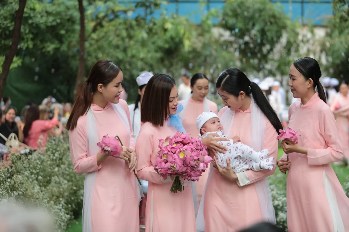 Tôn vinh y bác sĩ sản khoa qua chương trình Mầm sống - Ảnh 2. Tôn vinh y bác sĩ sản khoa qua chương trình Mầm sống - Ảnh 2.