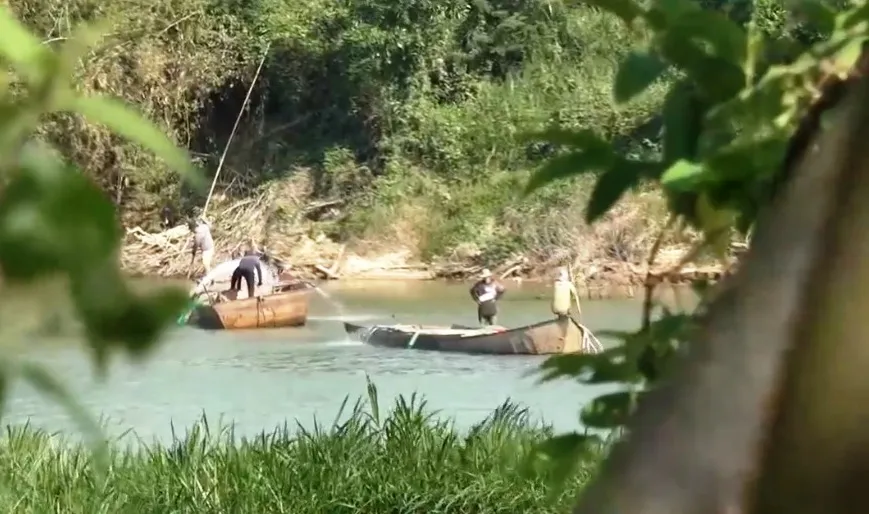 Tái diễn khai thác cát trái phép trên sông Cái (Khánh Hòa) - Ảnh 2.