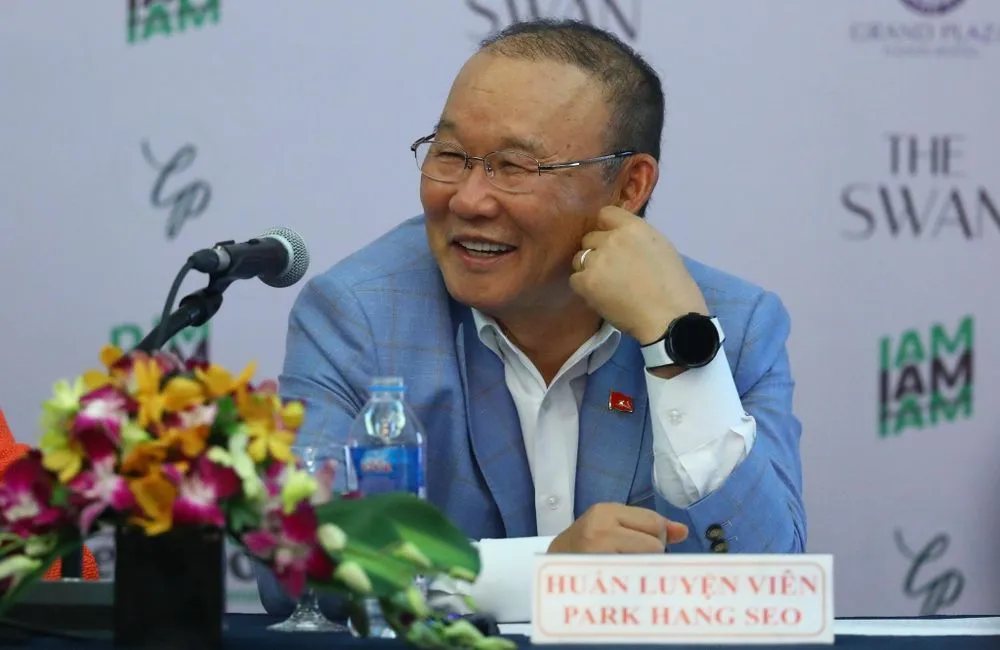 HLV Park Hang-seo nghẹn ngào tri ân người hâm mộ Việt Nam - Ảnh 2. HLV Park Hang-seo nghẹn ngào tri ân người hâm mộ Việt Nam - Ảnh 2.