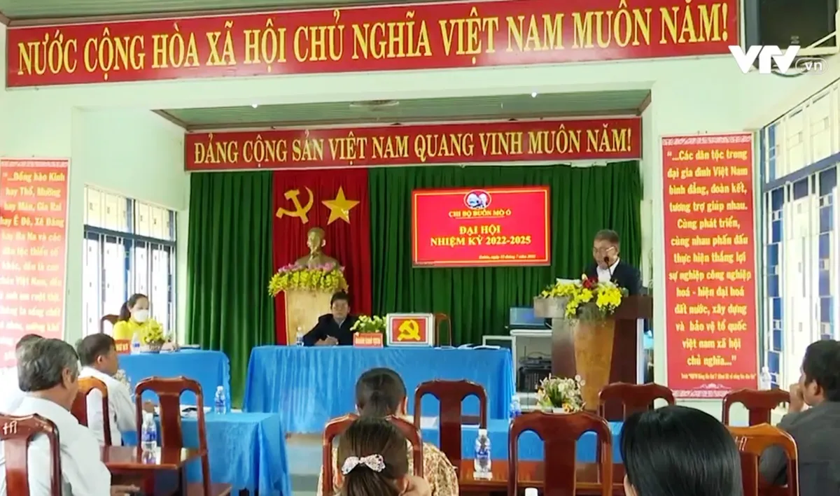 Những &lsquo;hạt giống đỏ&rsquo; ở v&ugrave;ng đồng b&agrave;o d&acirc;n tộc thiểu số - Ảnh 1.