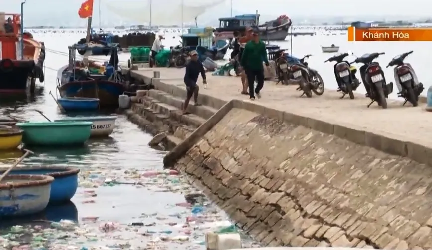 Làng biển bị biến thành... làng rác - Ảnh 4.