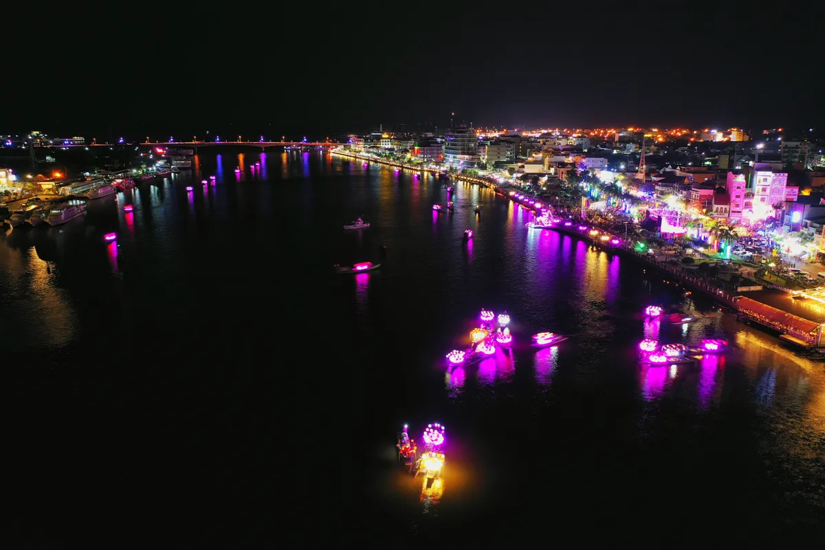 Lung linh sắc m&agrave;u tại Lễ hội Tao đ&agrave;n Chi&ecirc;u Anh C&aacute;c ở H&agrave; Ti&ecirc;n - Ảnh 3.