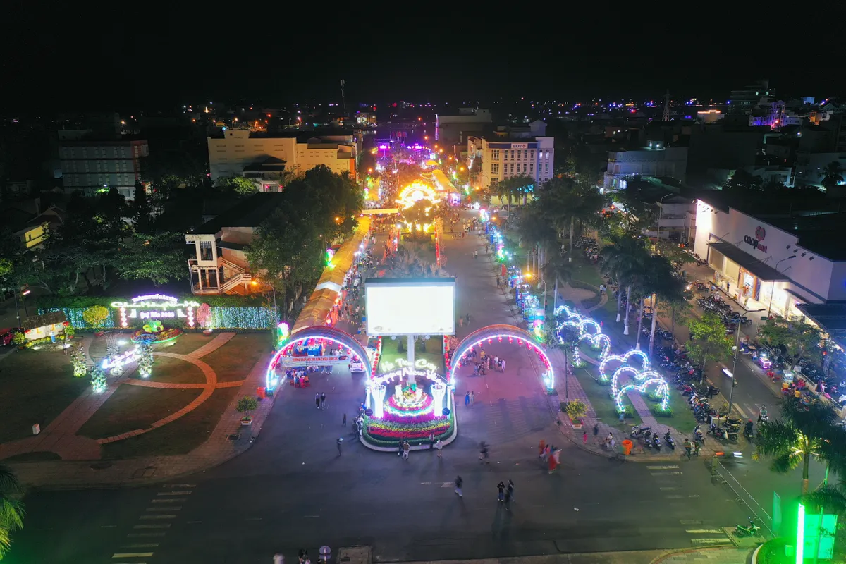 Lung linh sắc m&agrave;u tại Lễ hội Tao đ&agrave;n Chi&ecirc;u Anh C&aacute;c ở H&agrave; Ti&ecirc;n - Ảnh 2.