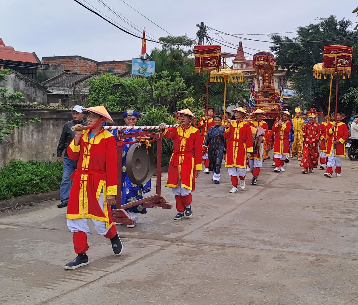 Lễ hội Cầu ngư mang đậm bản sắc văn hóa của người dân vùng biển - Ảnh 1.