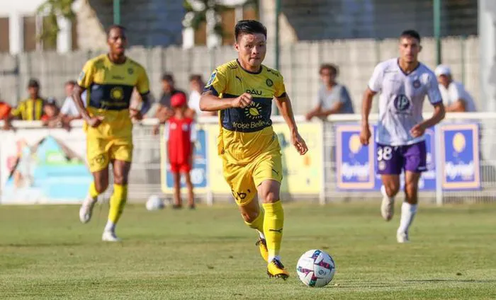 Quang Hải xuống đội B của Pau FC - Ảnh 2. Quang Hải xuống đội B của Pau FC - Ảnh 2.