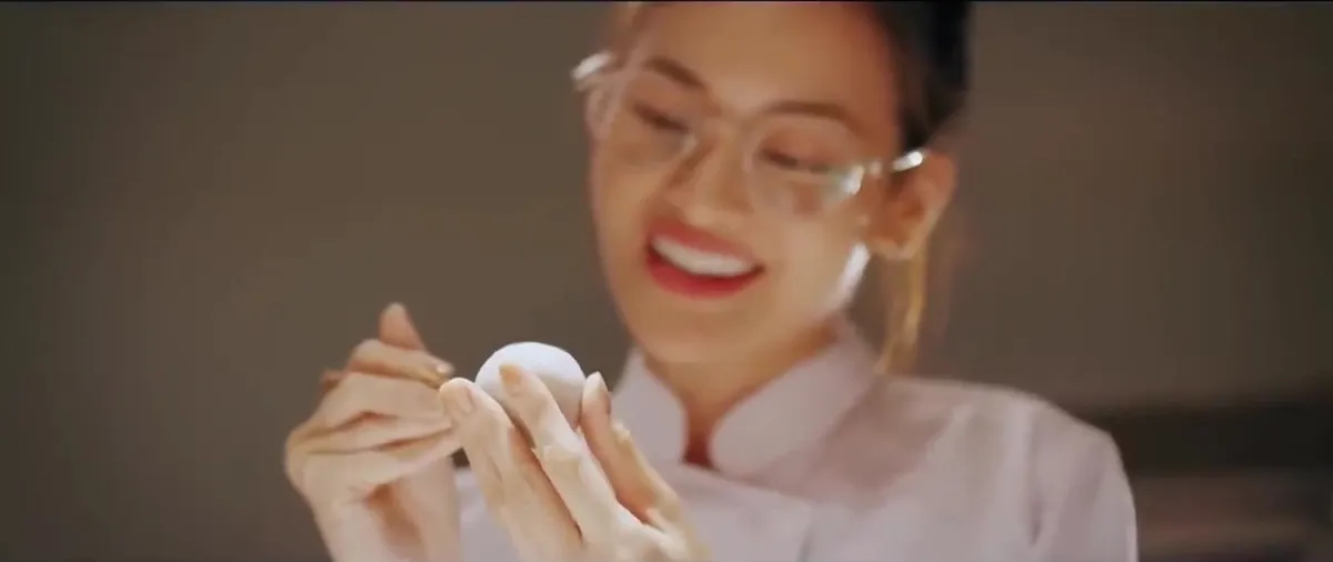 Đừng n&oacute;i khi y&ecirc;u - Tập 5: Leo Nguyễn đổ đứ đừ khi nh&igrave;n thấy Ly l&agrave;m b&aacute;nh - Ảnh 9.