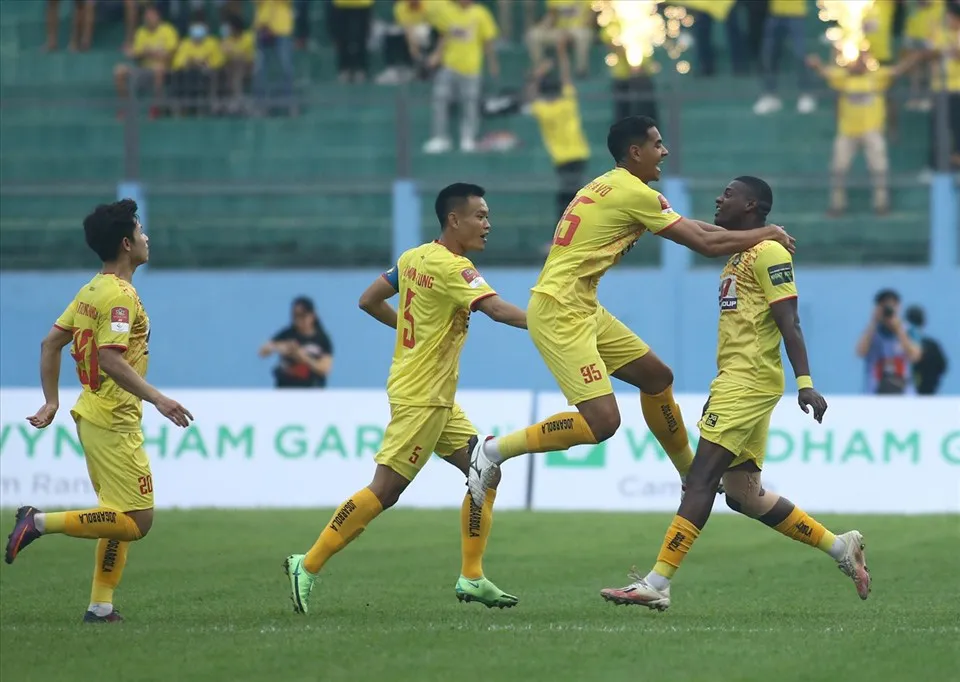 Lịch V.League hôm nay (7/2): SLNA so tài Đông Á Thanh Hóa, Bình Định chạm trán Khánh Hòa - Ảnh 1. Lịch V.League hôm nay (7/2): SLNA so tài Đông Á Thanh Hóa, Bình Định chạm trán Khánh Hòa - Ảnh 1.