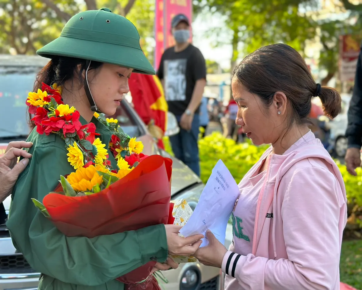 Bà Rịa - Vũng Tàu: Hơn 1.700 thanh niên lên đường nhập ngũ - Ảnh 1.