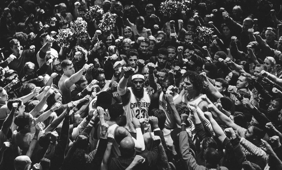 Cơn sốt vé ở trận đấu chờ đón kỷ lục của LeBron James - Ảnh 1. Cơn sốt vé ở trận đấu chờ đón kỷ lục của LeBron James - Ảnh 1.