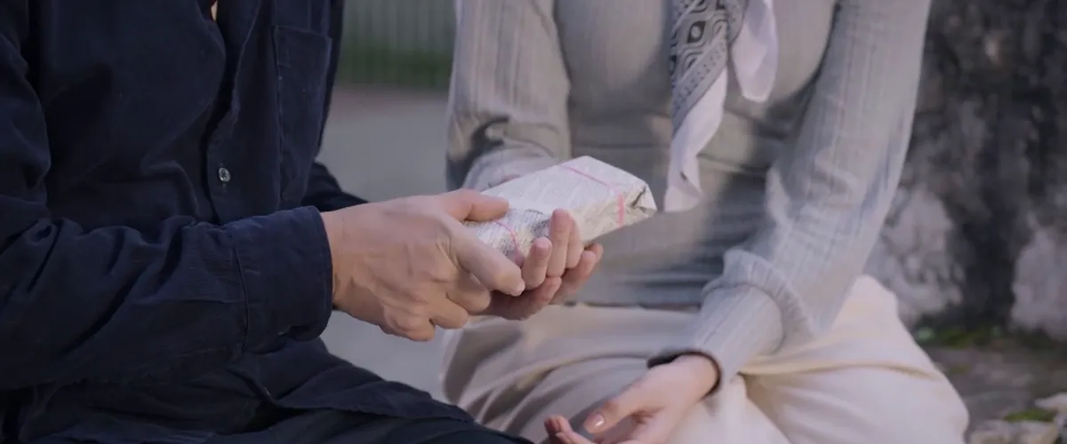 Dưới bóng cây hạnh phúc - Tập 13: Tố đưa 300 triệu cho Tơ, Tú ghen đòi phá đám - Ảnh 3.