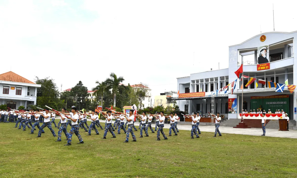 Lữ đoàn 127 Vùng 5 Hải quân tổ chức Lễ ra quân huấn luyện năm 2023 - Ảnh 5.