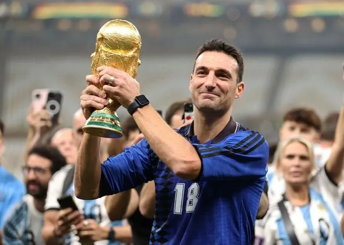 HLV Lionel Scaloni gia hạn hợp đồng với ĐT Argentina - Ảnh 2. HLV Lionel Scaloni gia hạn hợp đồng với ĐT Argentina - Ảnh 2.