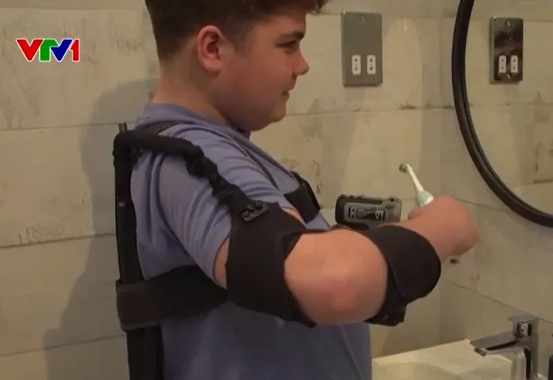 Bộ đồ hỗ trợ vận động cho những người bị teo cơ - Ảnh 1.