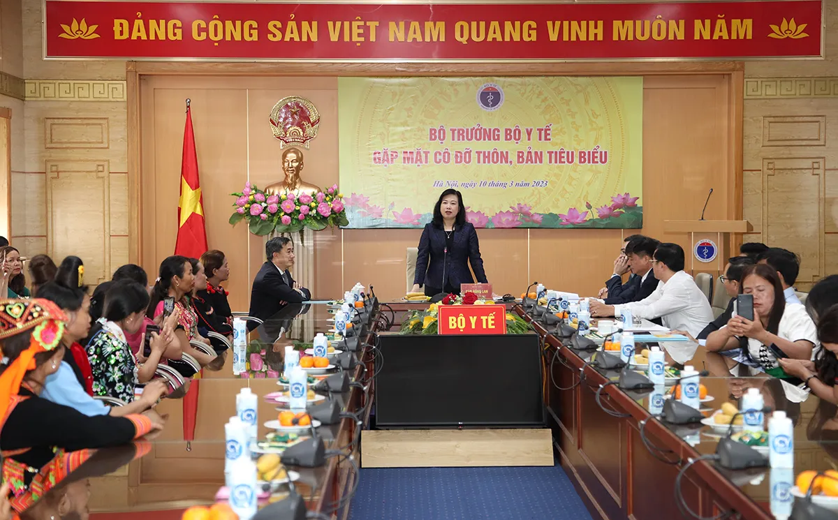 Cần có những chính sách đãi ngộ đội ngũ cô đỡ thôn bản - Ảnh 2.