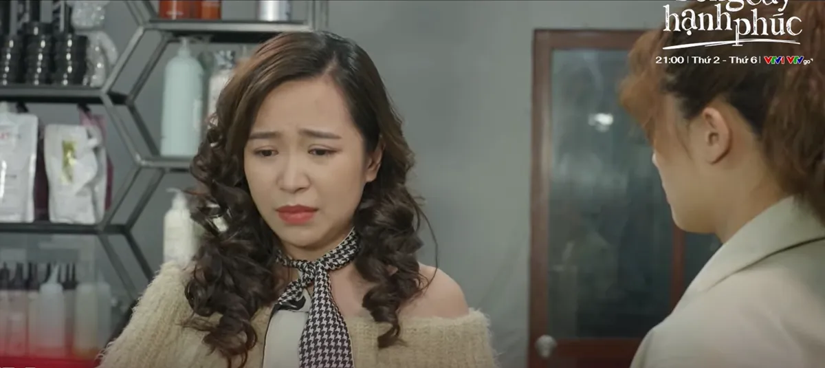 Dưới b&oacute;ng c&acirc;y hạnh ph&uacute;c - Tập 33: Son lột x&aacute;c m&agrave; cả nh&agrave; kh&ocirc;ng ai quan t&acirc;m - Ảnh 2.