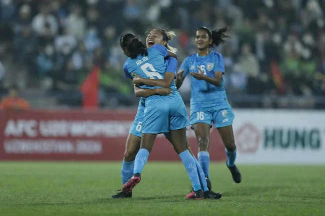 Cầm hòa U20 nữ Ấn Độ, U20 nữ Việt Nam giành vé dự VCK châu Á 2024 - Ảnh 1. Cầm hòa U20 nữ Ấn Độ, U20 nữ Việt Nam giành vé dự VCK châu Á 2024 - Ảnh 1.