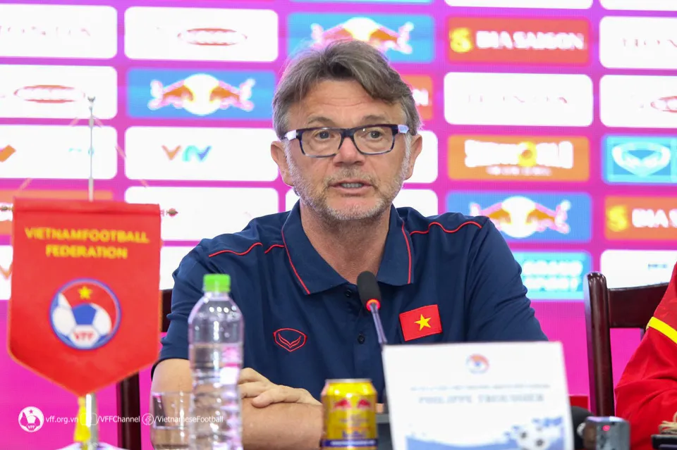 HLV Philippe Troussier hài lòng về sự thể hiện của các cầu thủ ĐT Việt Nam và U23 Việt Nam - Ảnh 1. HLV Philippe Troussier hài lòng về sự thể hiện của các cầu thủ ĐT Việt Nam và U23 Việt Nam - Ảnh 1.