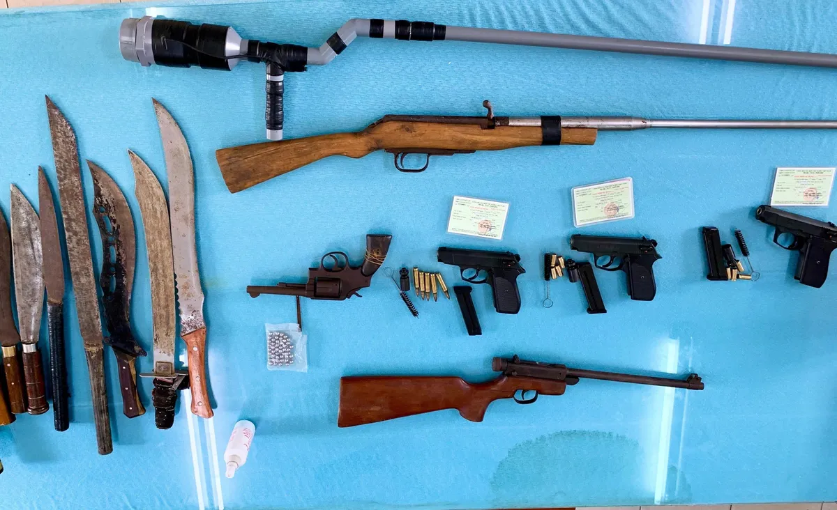 Bạc Li&ecirc;u: Vận động 5 hộ d&acirc;n giao nộp vũ kh&iacute;, vật nổ - Ảnh 1.