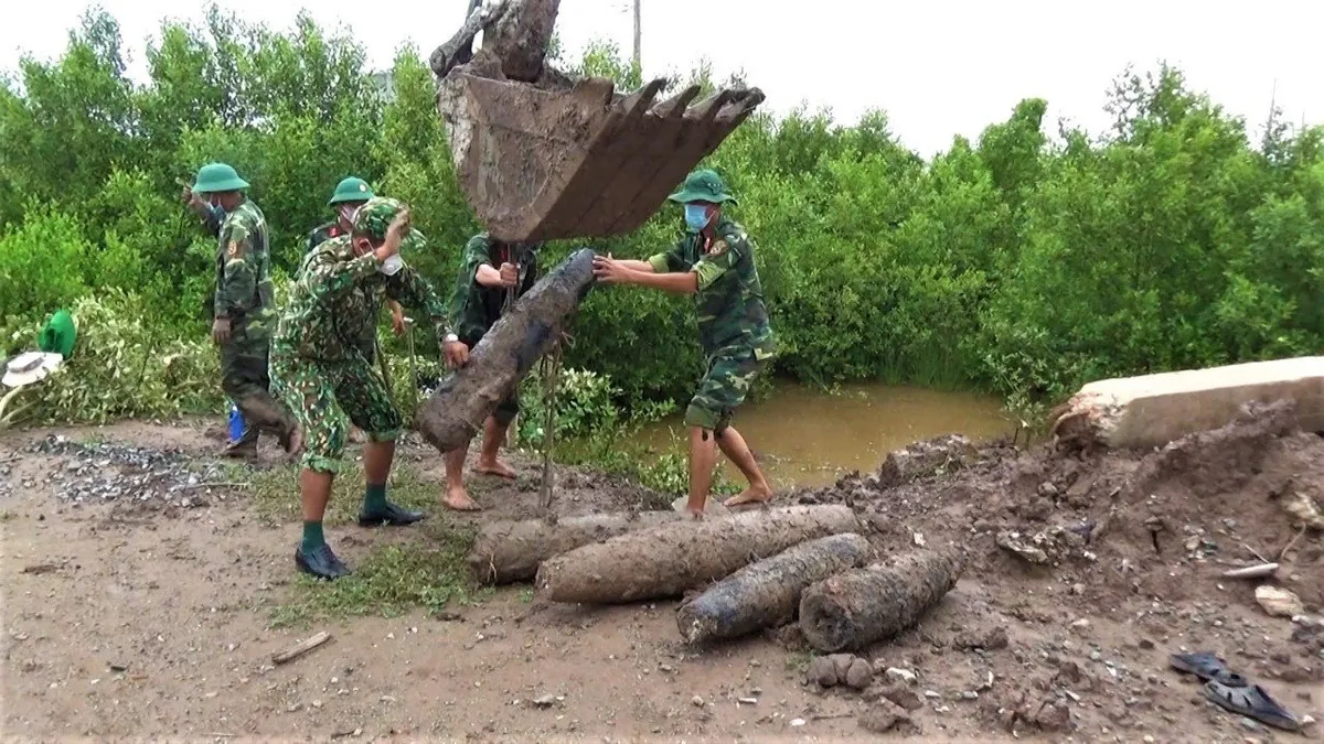 Bạc Li&ecirc;u: Vận động 5 hộ d&acirc;n giao nộp vũ kh&iacute;, vật nổ - Ảnh 2.