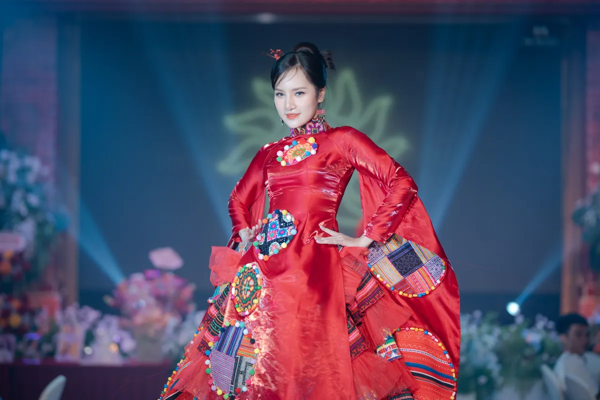 Dàn hoa hậu, á hậu xuất hiện tại Princess fashion show - Ảnh 1.