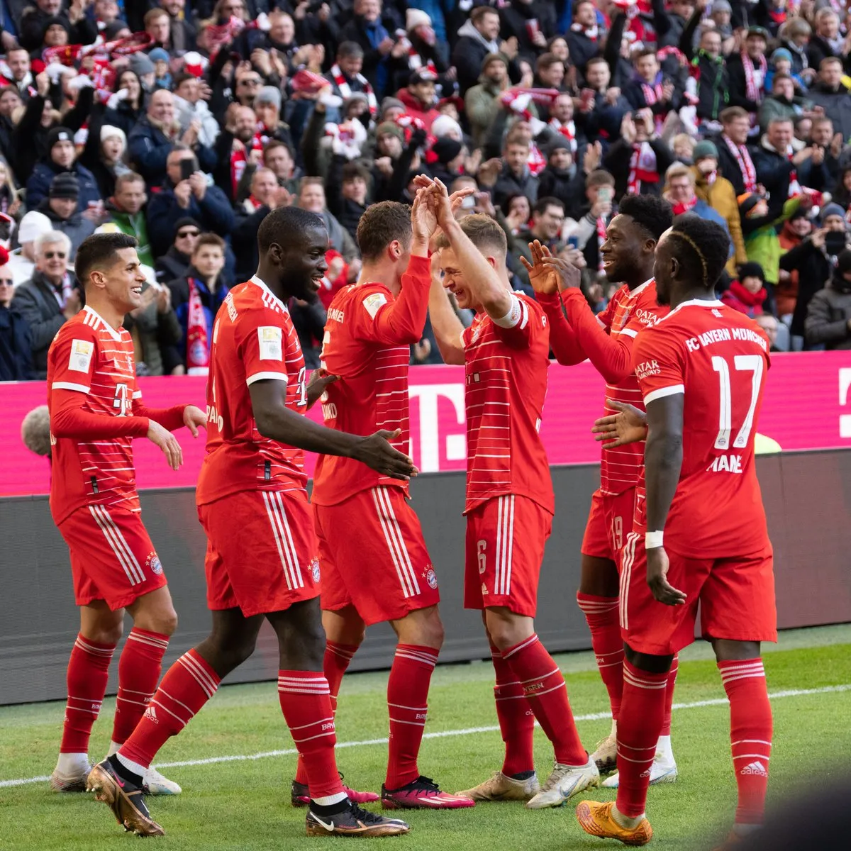 Bayern Munich giành chiến thắng trước Augsburg | Vòng 24 Bundesliga - Ảnh 1. Bayern Munich giành chiến thắng trước Augsburg | Vòng 24 Bundesliga - Ảnh 1.