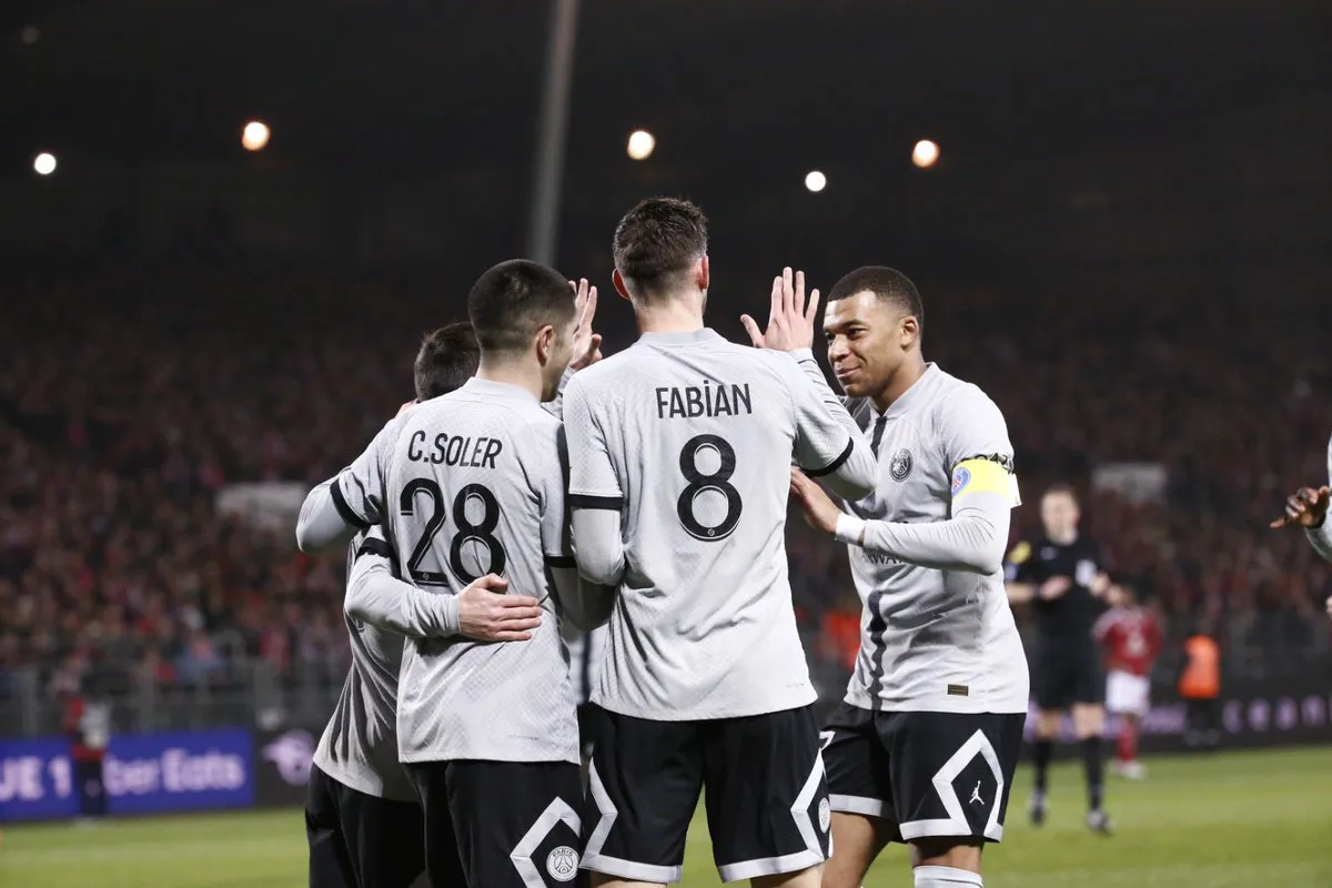 Kylian Mbappe tỏa sáng, PSG thắng kịch tính Brest | Vòng 27 Ligue I - Ảnh 1. Kylian Mbappe tỏa sáng, PSG thắng kịch tính Brest | Vòng 27 Ligue I - Ảnh 1.