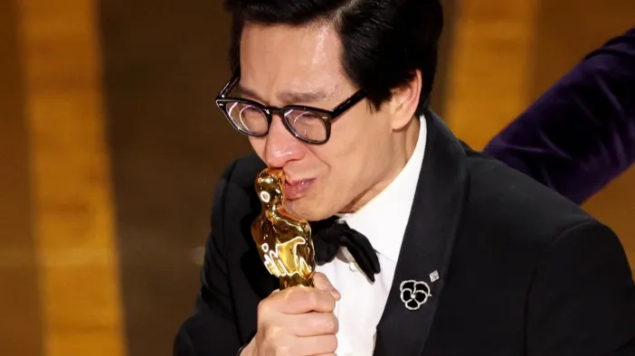 Khoảnh khắc ý nghĩa nhất của Quan Kế Huy tại Oscar 2023: Đó là khi tên khai sinh được xướng lên - Ảnh 1.