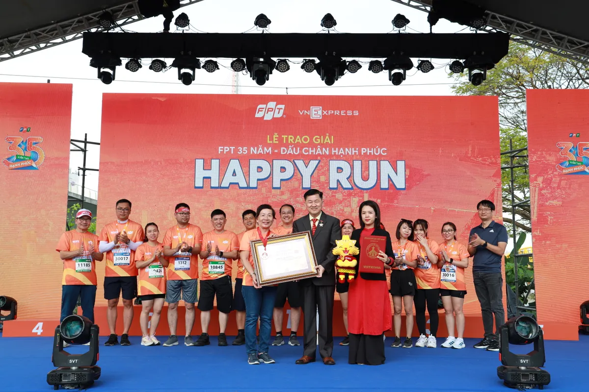 10.000 người tham dự chuỗi hoạt động v&igrave; cộng đồng của FPT - Ảnh 1.