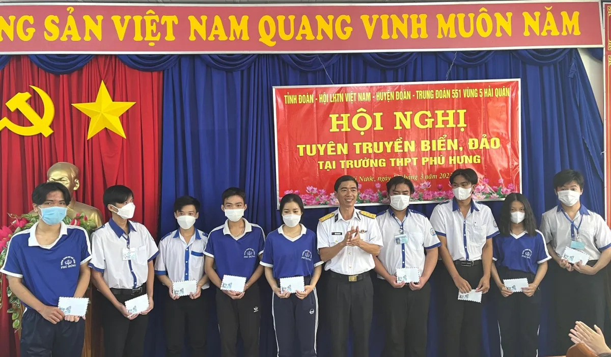 Nâng cao nhận thức về biển, đảo trong trường học - Ảnh 1.