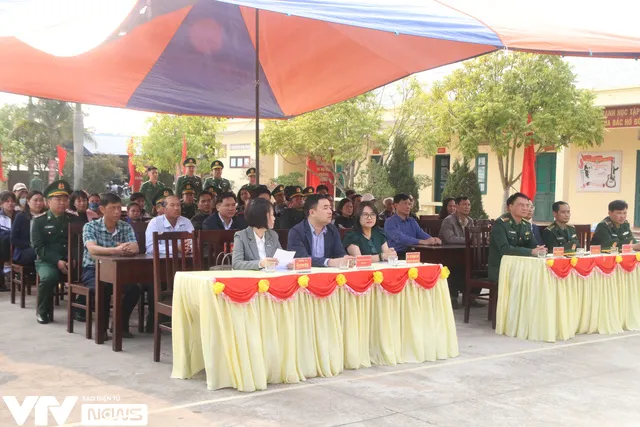 Quỹ Tấm lòng Việt: Trao quà hỗ trợ các em học sinh và hộ gia đình khó khăn tại huyện Tiên Lãng - Ảnh 1.