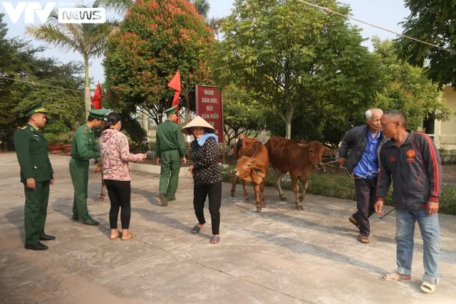 Quỹ Tấm lòng Việt: Trao quà hỗ trợ các em học sinh và hộ gia đình khó khăn tại huyện Tiên Lãng - Ảnh 6.