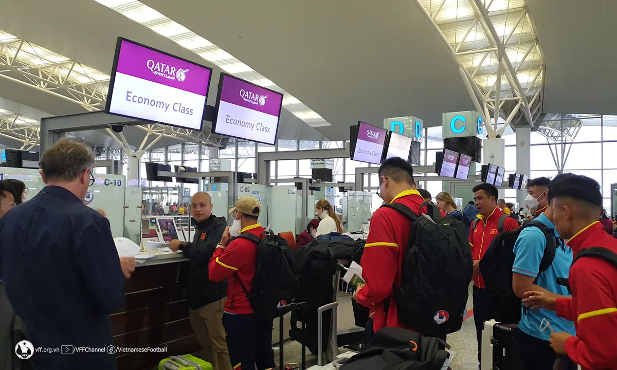 U23 Việt Nam lên đường sang Qatar - Ảnh 1. U23 Việt Nam lên đường sang Qatar - Ảnh 1.
