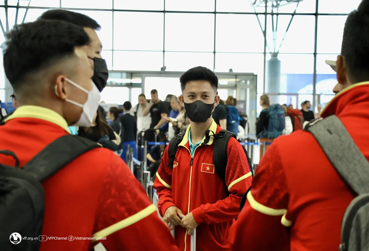 U23 Việt Nam lên đường sang Qatar - Ảnh 2. U23 Việt Nam lên đường sang Qatar - Ảnh 2.