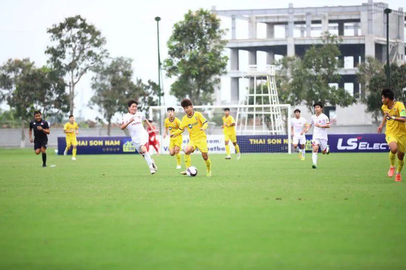 U17 Viettel gặp U17 Hồng Lĩnh Hà Tĩnh ở trận chung kết Giải U17 Quốc gia – cúp Thái Sơn Nam 2023 - Ảnh 1. U17 Viettel gặp U17 Hồng Lĩnh Hà Tĩnh ở trận chung kết Giải U17 Quốc gia – cúp Thái Sơn Nam 2023 - Ảnh 1.