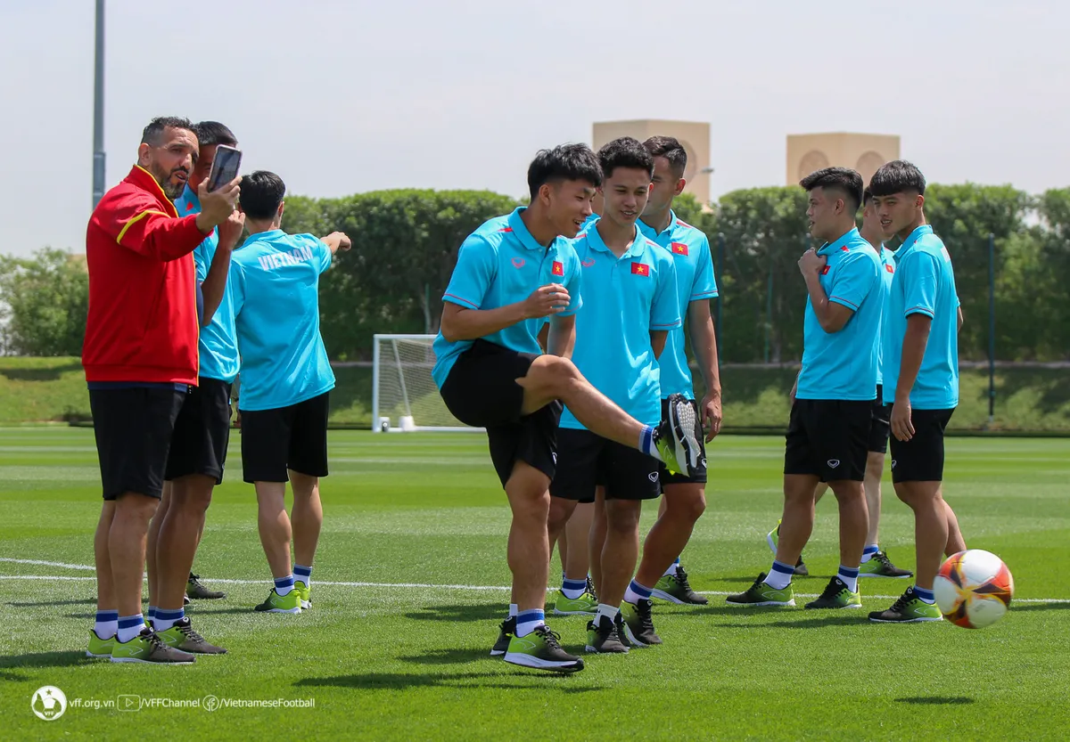 U23 Việt Nam hứng khởi trên sân tập của nhà ĐKVĐ World Cup - Ảnh 2. U23 Việt Nam hứng khởi trên sân tập của nhà ĐKVĐ World Cup - Ảnh 2.