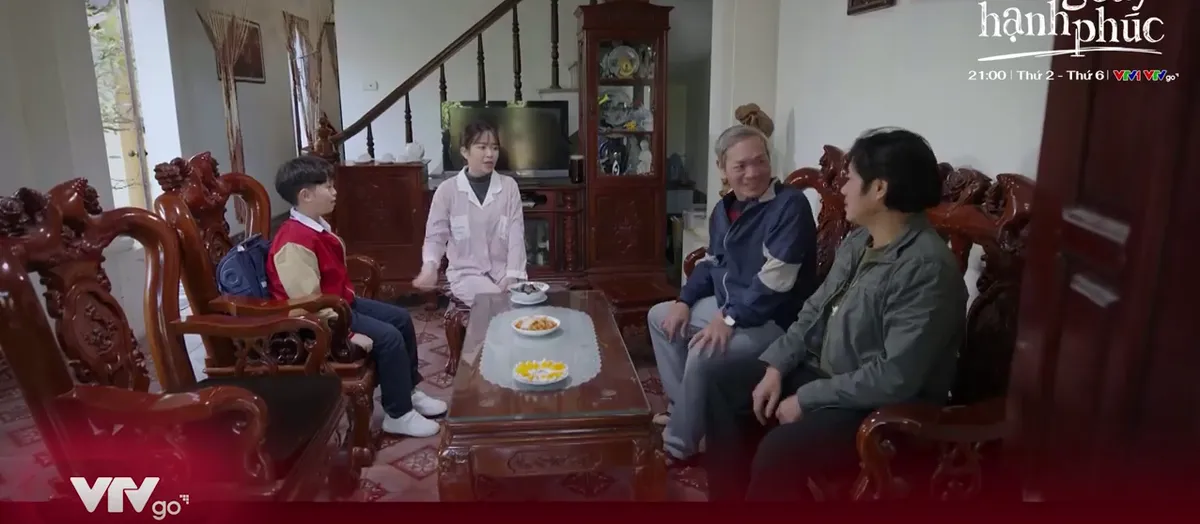 Dưới b&oacute;ng c&acirc;y hạnh ph&uacute;c - Tập 27: Son bị bệnh, cả nh&agrave; chồng thay đổi 180 độ - Ảnh 2.