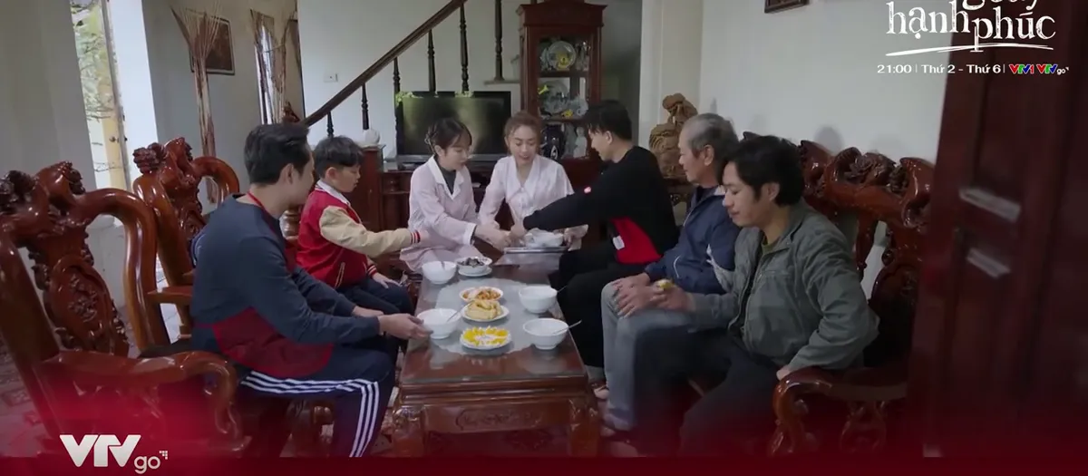 Dưới b&oacute;ng c&acirc;y hạnh ph&uacute;c - Tập 27: Son bị bệnh, cả nh&agrave; chồng thay đổi 180 độ - Ảnh 3.