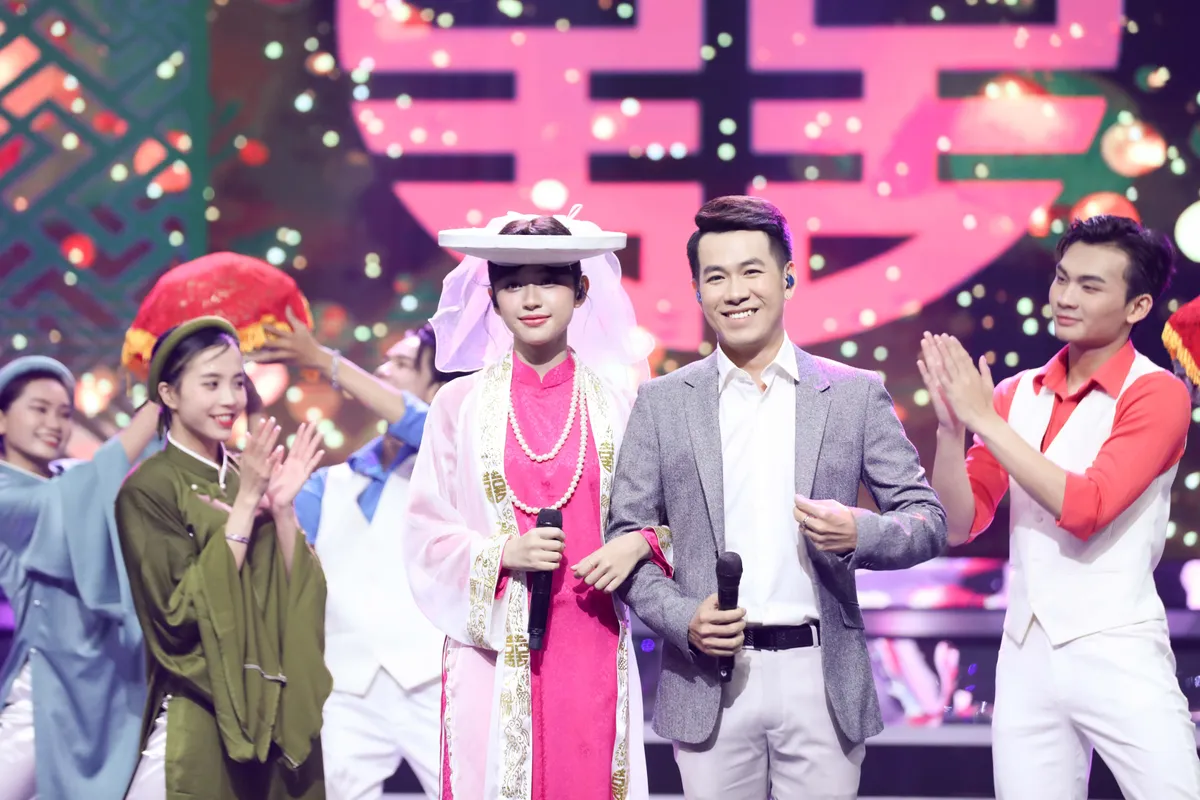 Ng&ocirc; Phương Anh v&agrave; Thanh Duy khiến gi&aacute;m khảo H&agrave; L&ecirc; &ldquo;đứng ngồi kh&ocirc;ng y&ecirc;n&rdquo; - Ảnh 1.